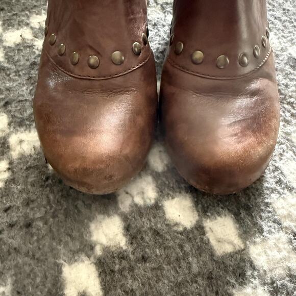 Dansko Shoes Womens Size 7.5 Brown Leather‎ Studded Clogs Slip On Heels Comfort - Picture 4 of 12